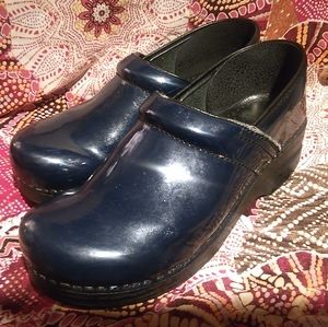 Dansko Comfort Nurse Clogs Navy Patent 40 Womens 9